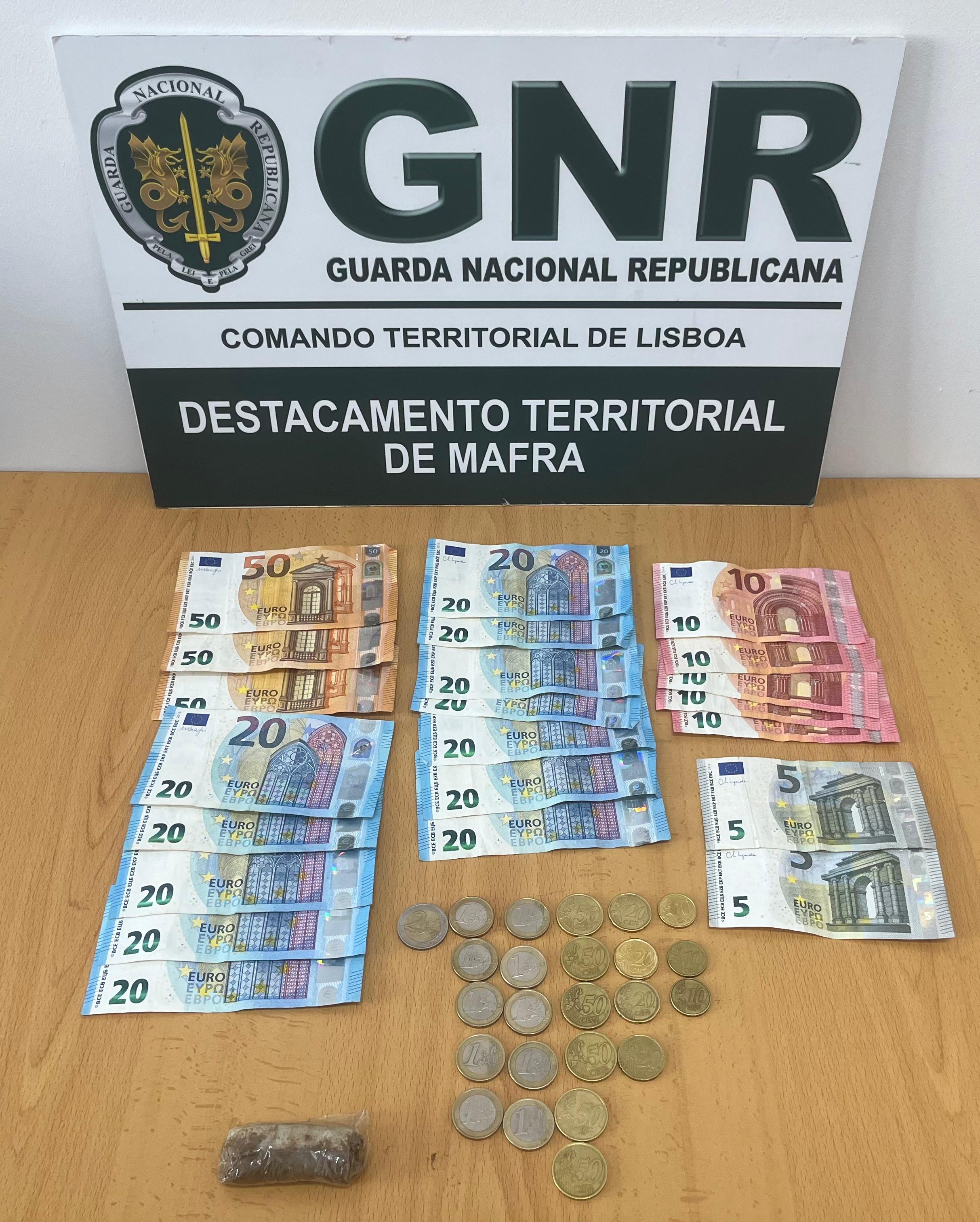 Detido em flagrante por tráfico de estupefacientes junto a estabelecimento de ensino de Mafra