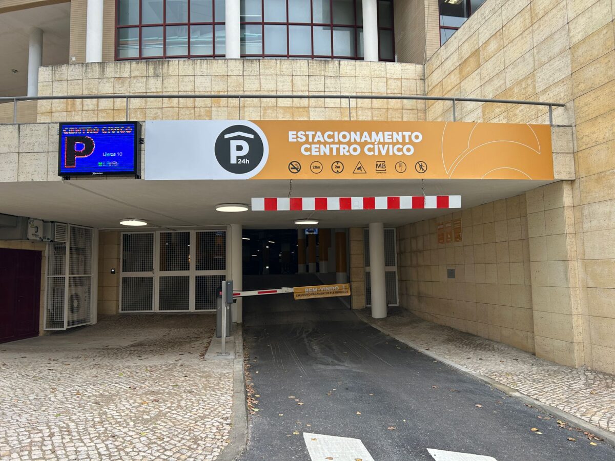 Centro Cívico de Carnaxide ganha novo parque de estacionamento modernizado