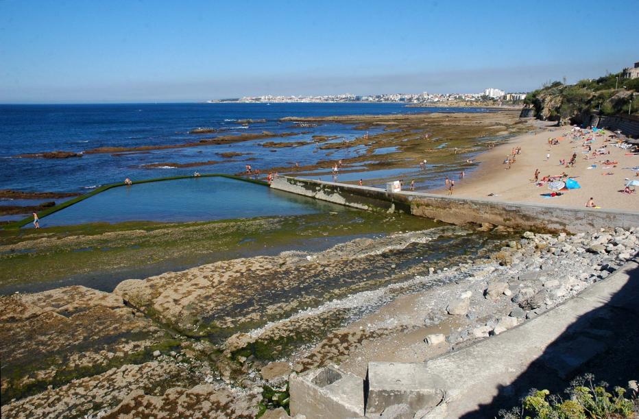 Dois pescadores resgatados ao largo das Avencas