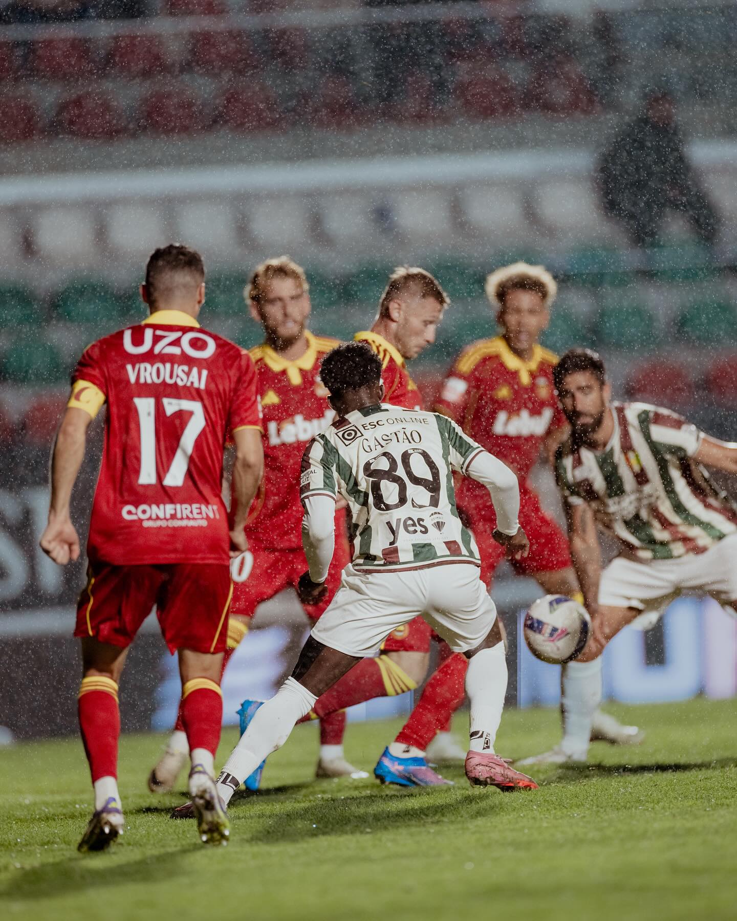 Estrela derrotado em casa pelo Rio Ave