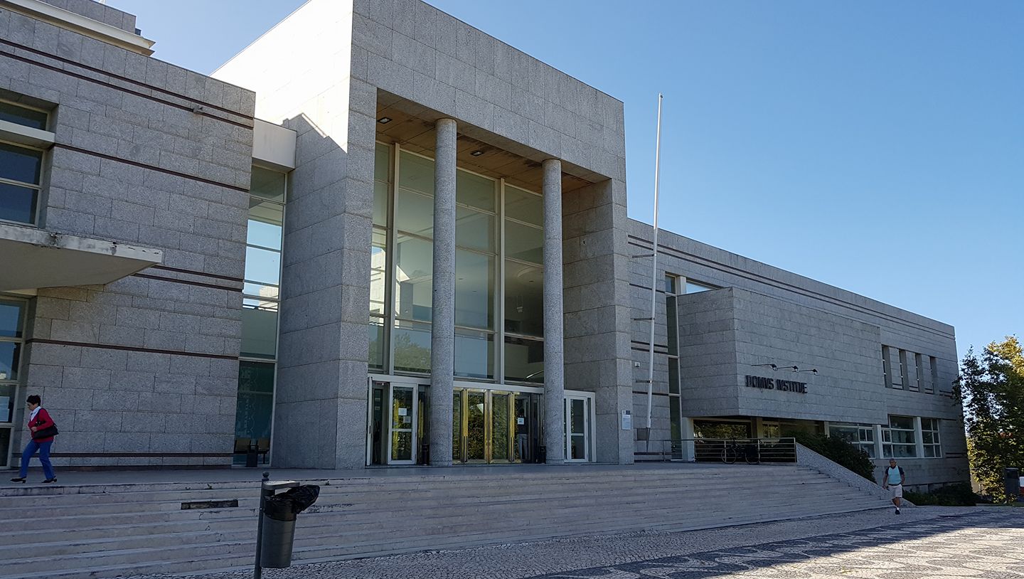 Tribunal de Cascais absolve assistentes sociais em caso de retirada de filhas à mãe em 2015